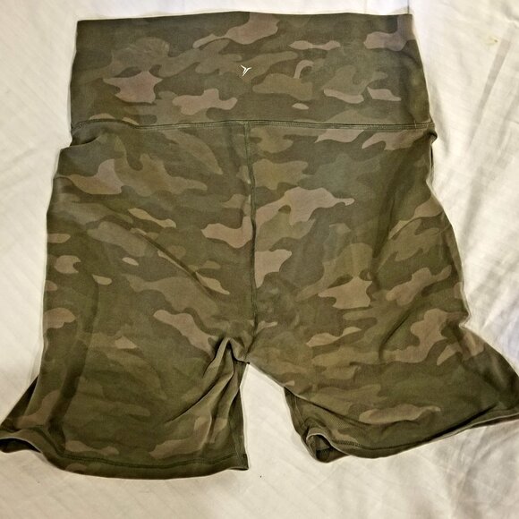 Old Navy Active Balance Go Dry Legging Camo Shorts Size Med - Picture 1 of 3
